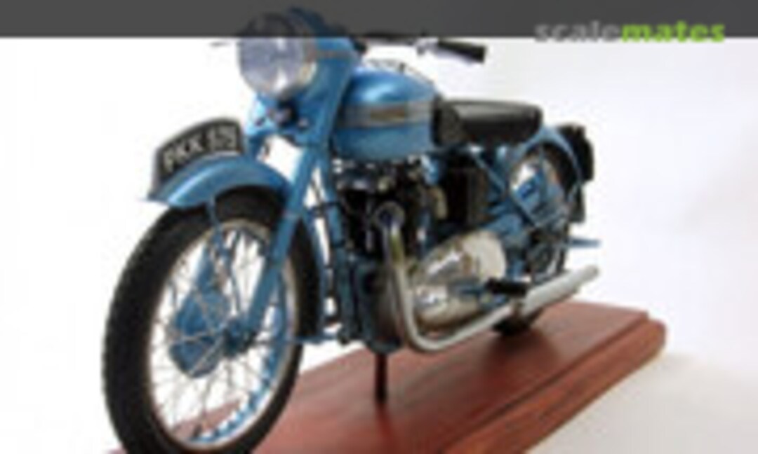 Triumph 6T Thunderbird 1:8