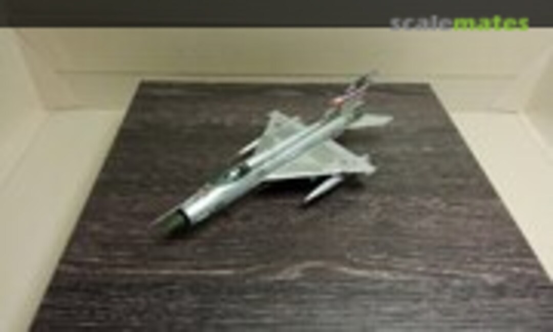 Mikoyan-Gurevich MiG-21R Fishbed-H 1:72