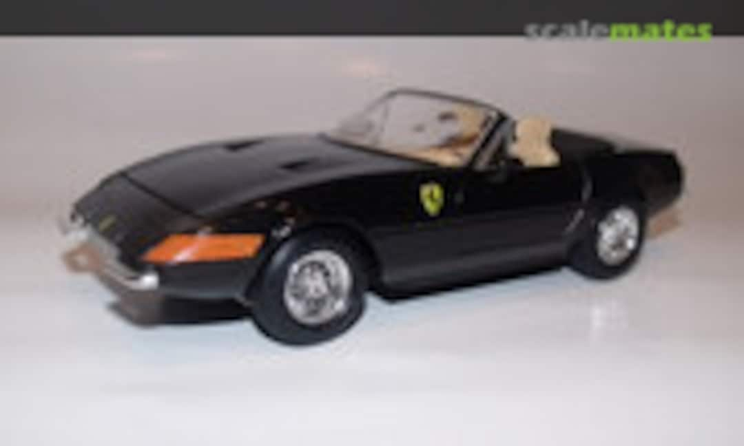 Ferrari 365 GTS/4 Daytona Spider 1:24