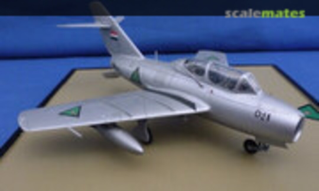 Mikoyan-Gurevich MiG-15UTI Midget 1:72