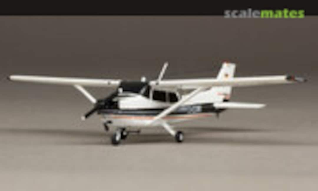 Cessna 172 1:144