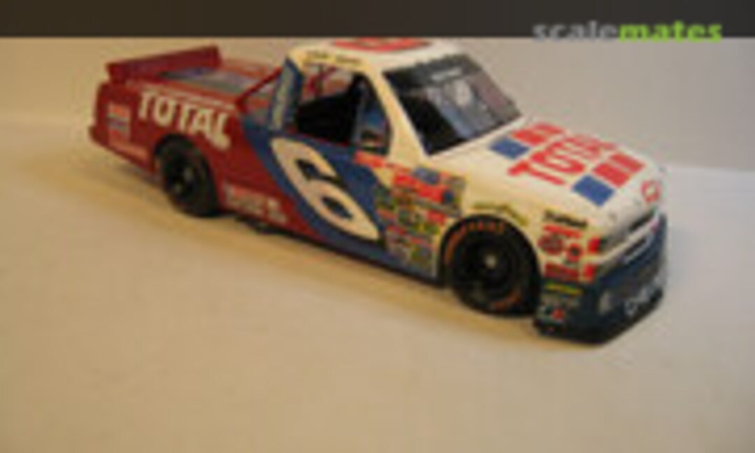 6 Total Chevy race truck 1:24