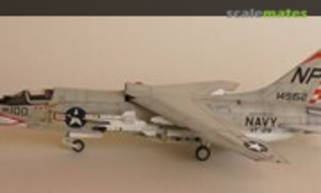 Vought F-8E Crusader 1:72