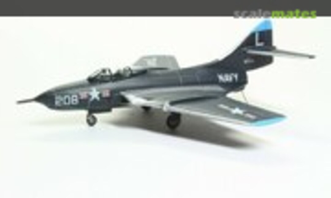 Jagdbomber Grumman F9F-8 Cougar 1:144