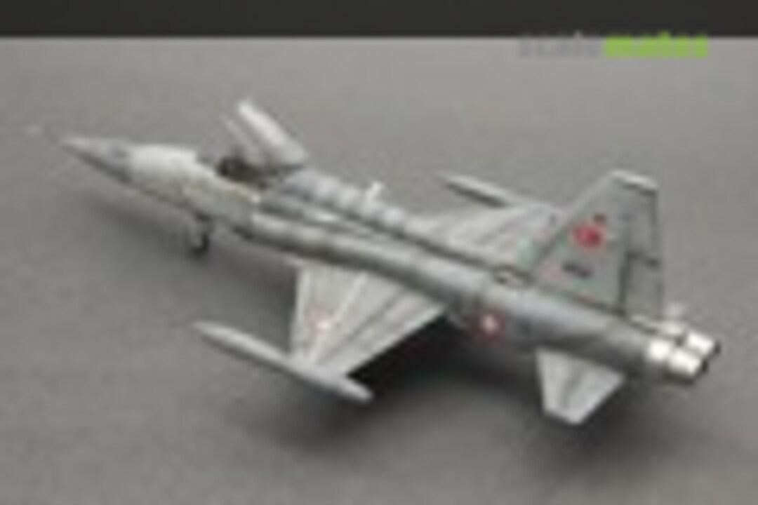 F-5A 2000 1:72