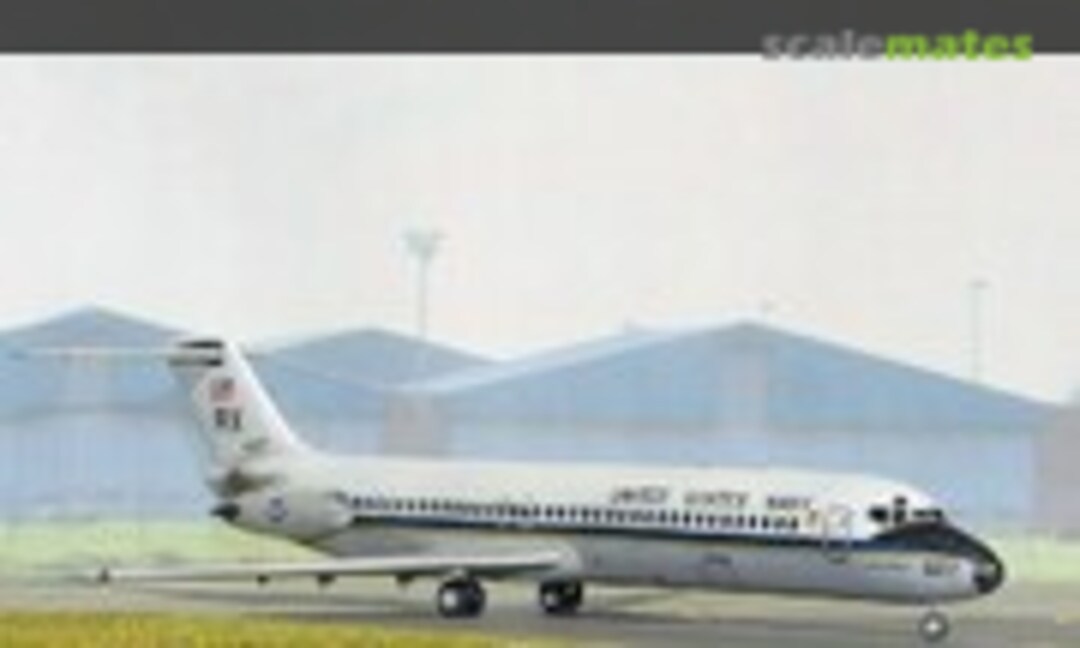 Transportflugzeug McDonnell Douglas C-9B Skytrain II 1:144