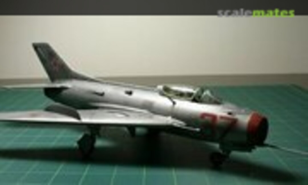 Mikoyan-Gurevich MiG-19S Farmer-C 1:48