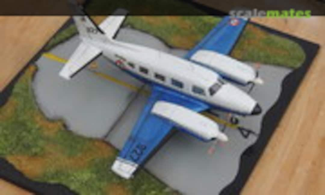 Piper PA-31 Navajo 1:72