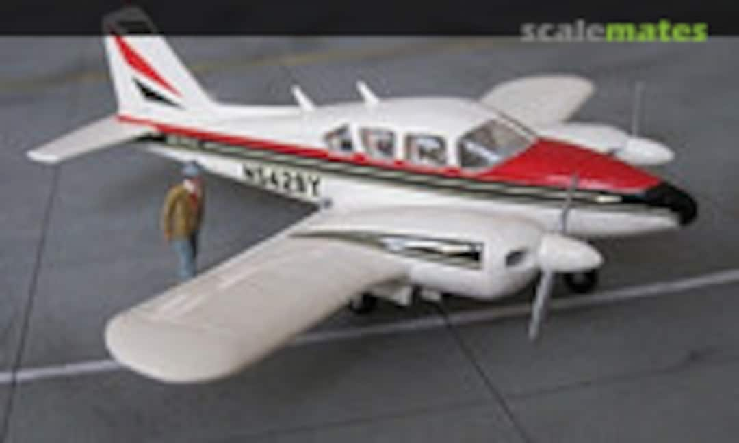 Piper PA-23 Aztec 1:72