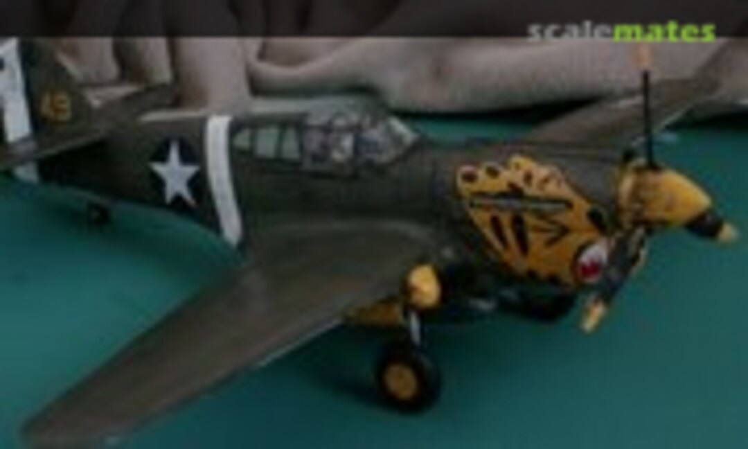 Curtiss P-40E Warhawk 1:32