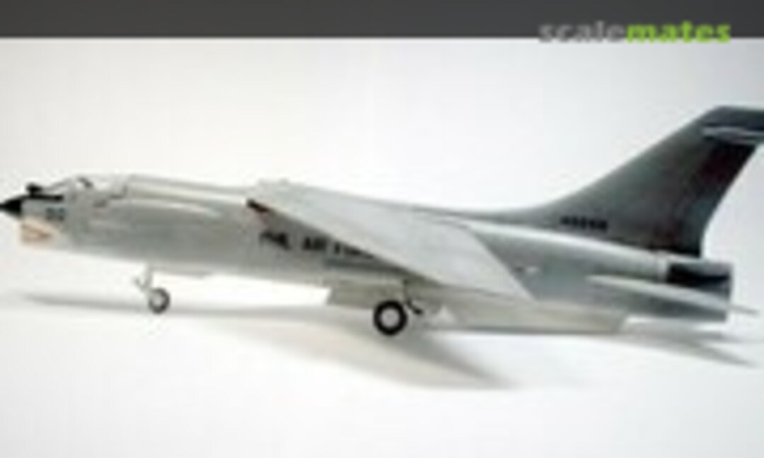 Vought F-8 Crusader 1:72