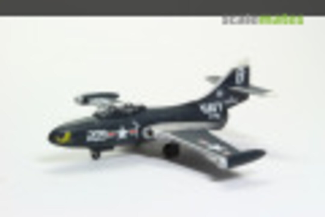 Grumman F9F-5 Panther 1:144