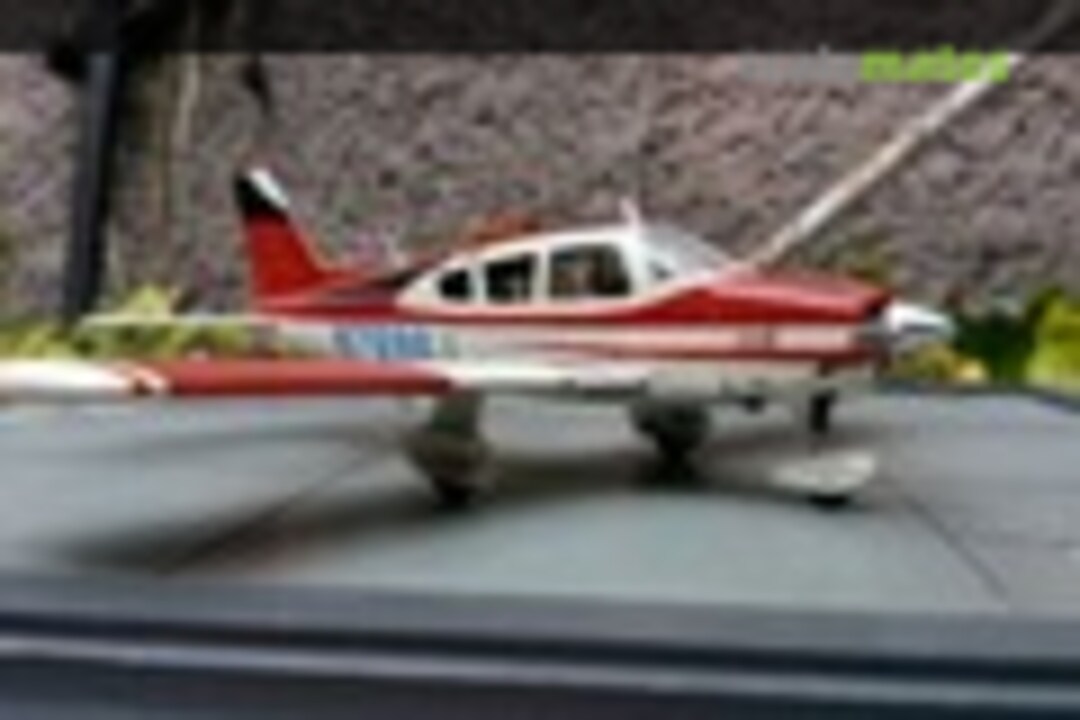 Piper Cherokee 1:72