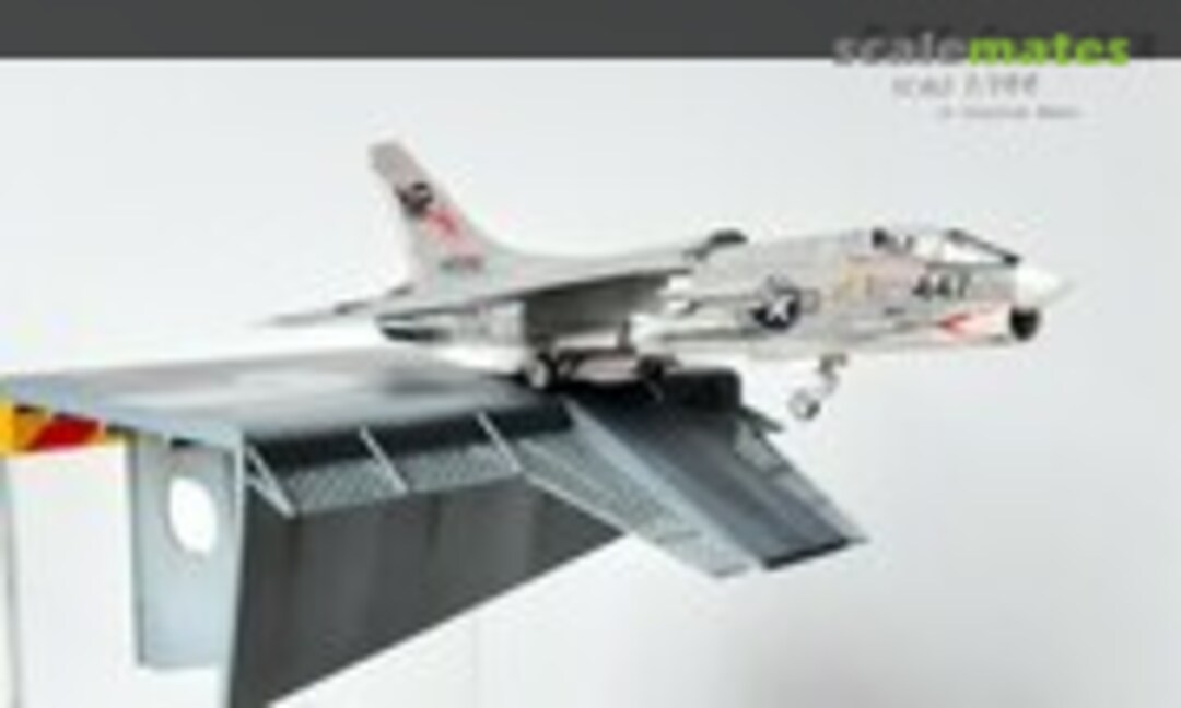 Vought F-8C Crusader 1:144