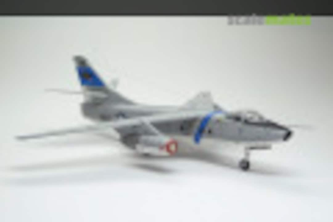 Douglas EA-3B Skywarrior 1:144