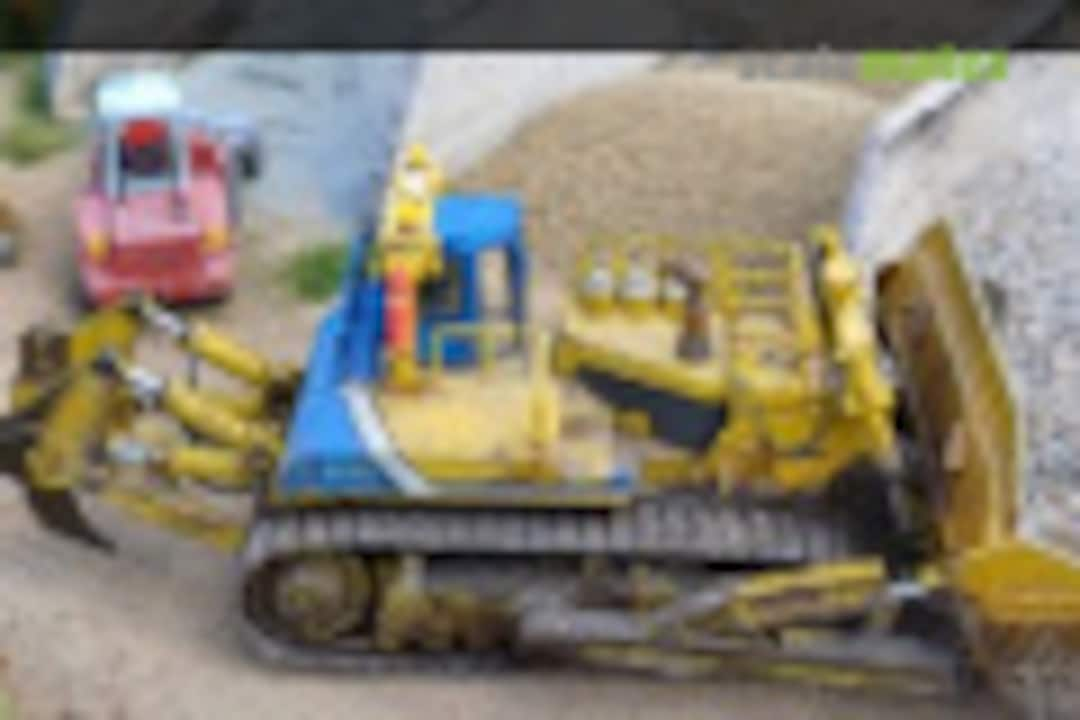 Komatsu D575-A2 Bulldozer 1:87