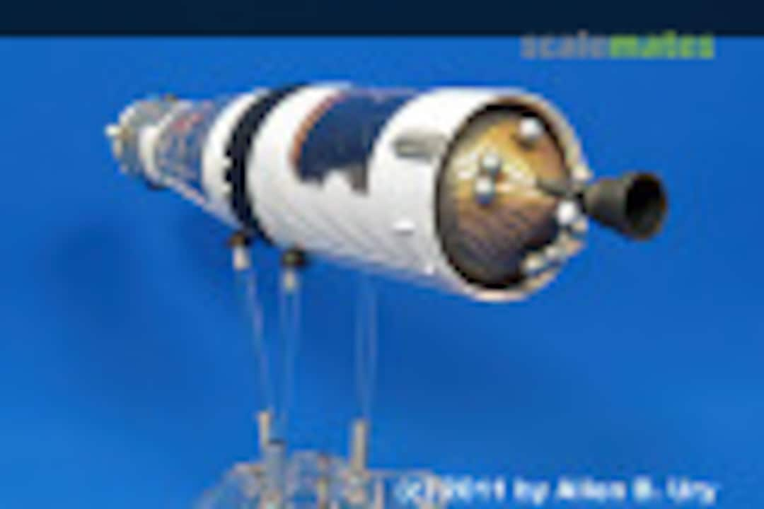 Saturn V Moon Rocket 1:100