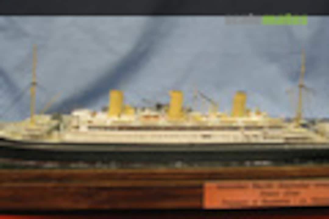 RMS Empress of Australia 1:700