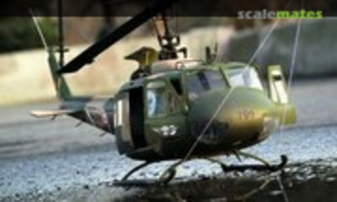 Bell UH-1H Huey 1:32