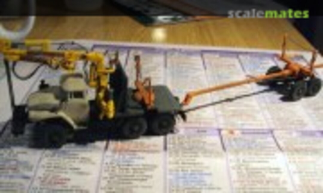 Timber carrier based on Ural 1:72