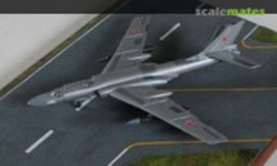 Bomber Tupolew TU-16K-10 1:144