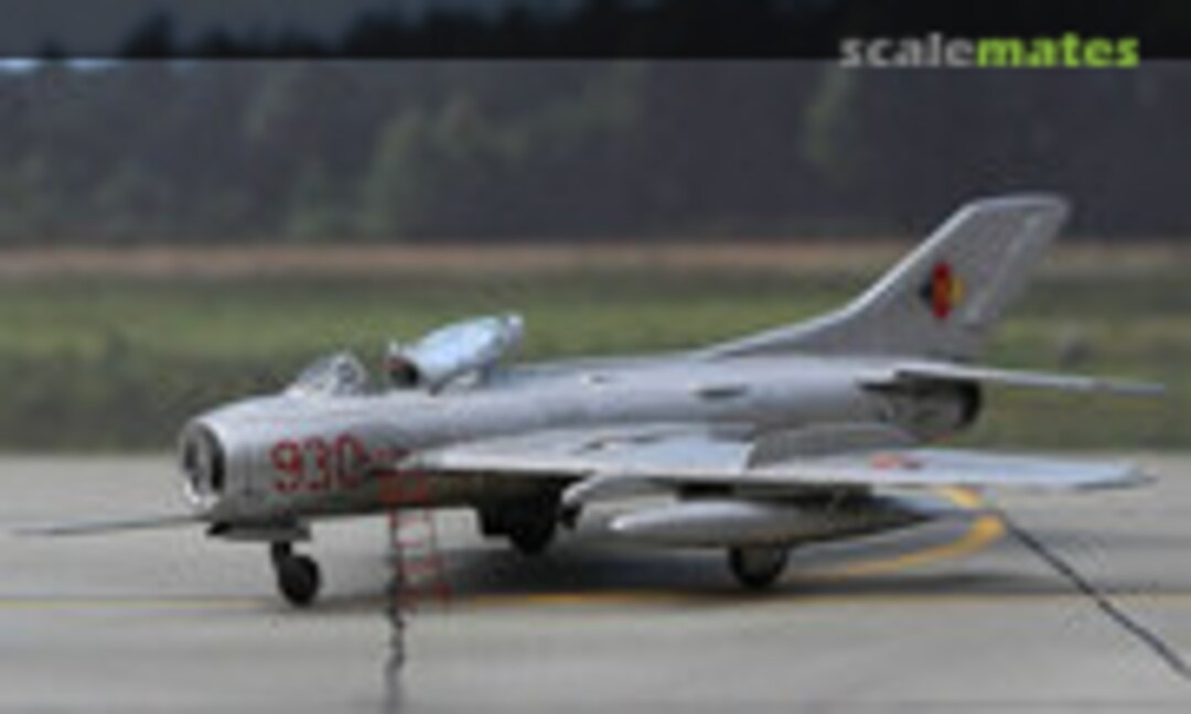 Mikoyan-Gurevich MiG-19S Farmer-C 1:144