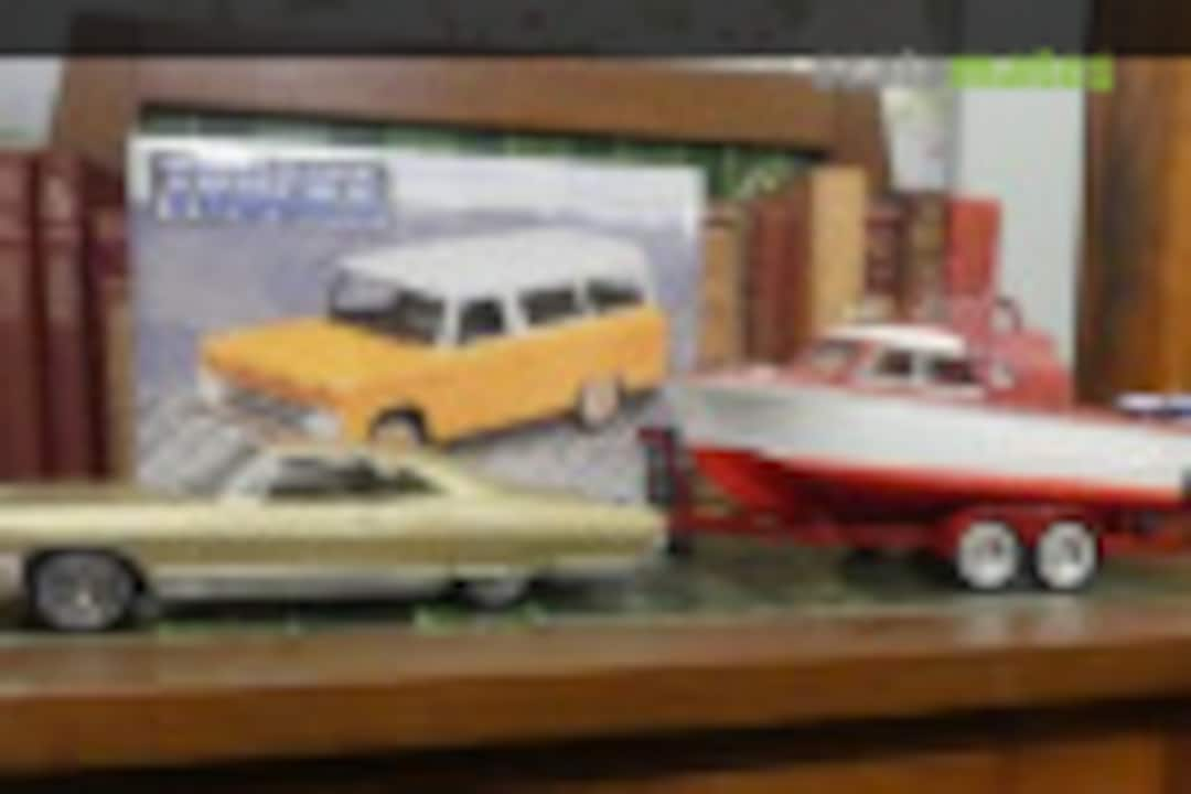 1959 Owens Deluxe Cruiser on trailer 1:25