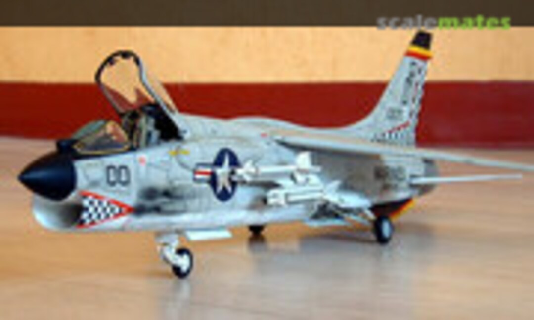 Vought F-8E Crusader 1:48