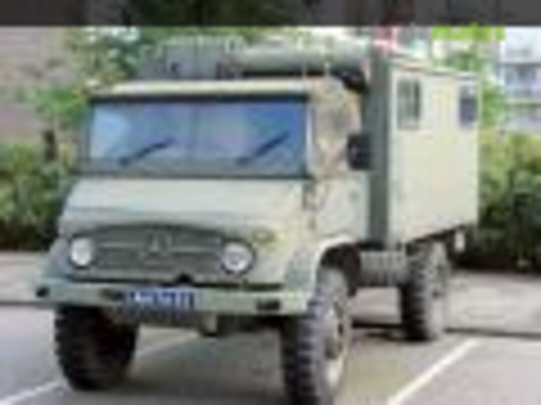 Unimog S404 with Radio Cabin